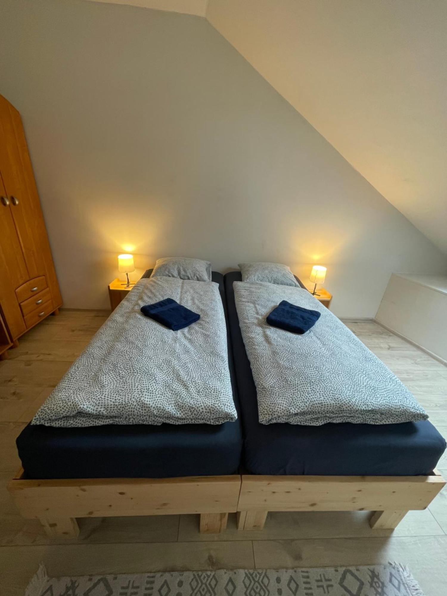 Maison d'hôtes Zu Hause à Vrbov Extérieur photo